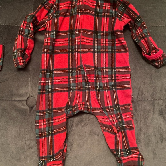 🎅 Zippered Sleeper & Onesie Set - Picture 5 of 7